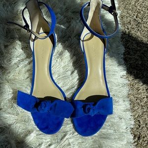 Near perfect Ann Taylor cobalt blue suede sandals